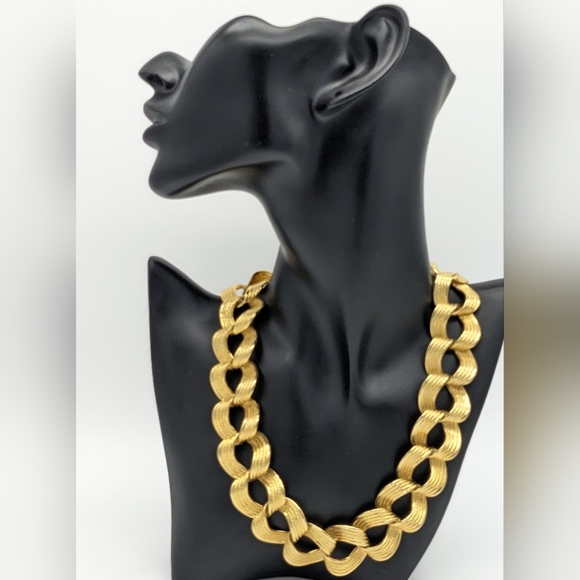 Vintage Textured Shiny Link Gold Tone Collar Necklace - Picture 2 of 8